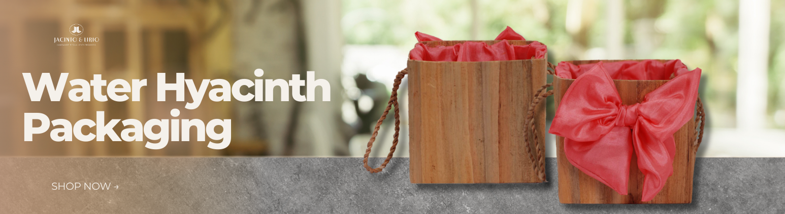 A packaging bag made of water hyacinth with red fabric lining and a bow.