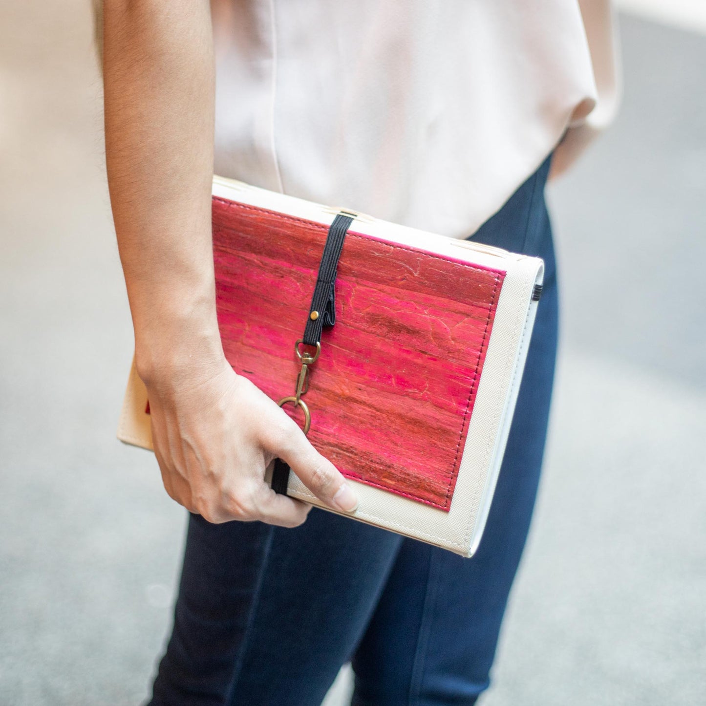 1 pc Artisan II Medium – Cream-Antique Red