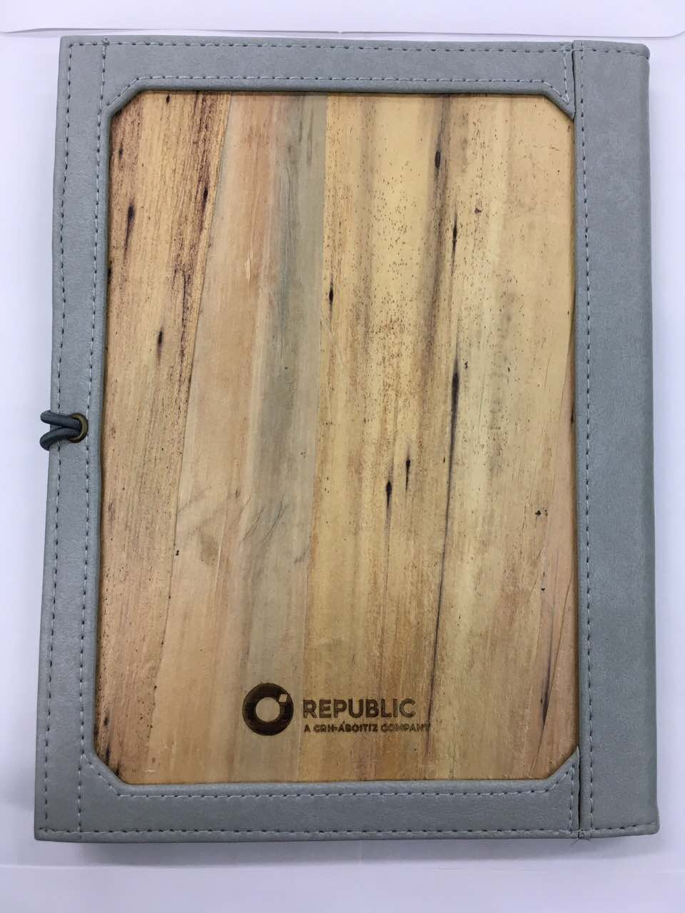 Logo Engraving Personalization - Jacinto & Lirio