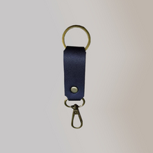 Load image into Gallery viewer, Vegan Leather Belt Keychain (BeltKeychain01) - Jacinto &amp; Lirio