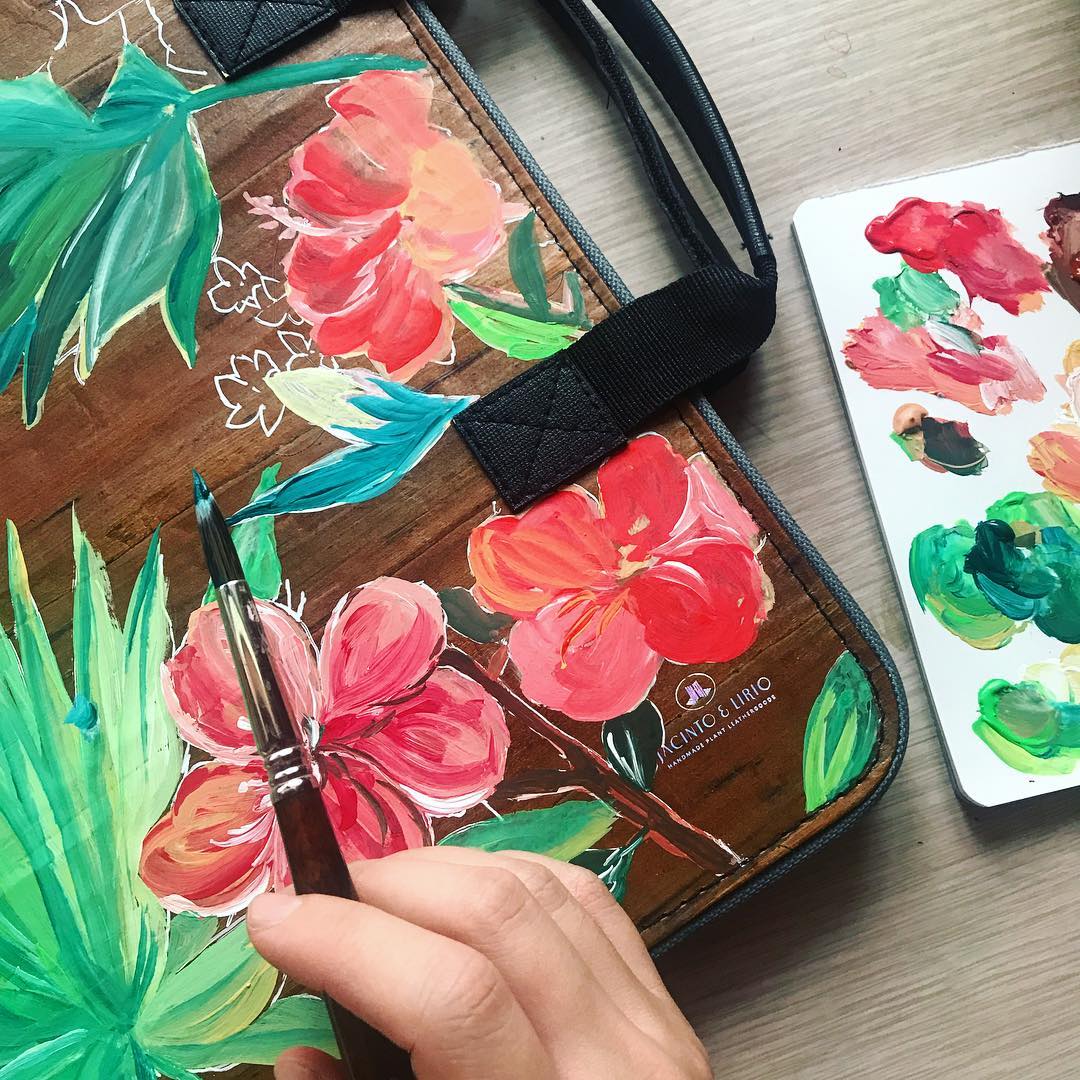 The Alamat Vision Board Planner serves as an artist's visual diary where paintings can be created on the planner's water hyacinth cover. 