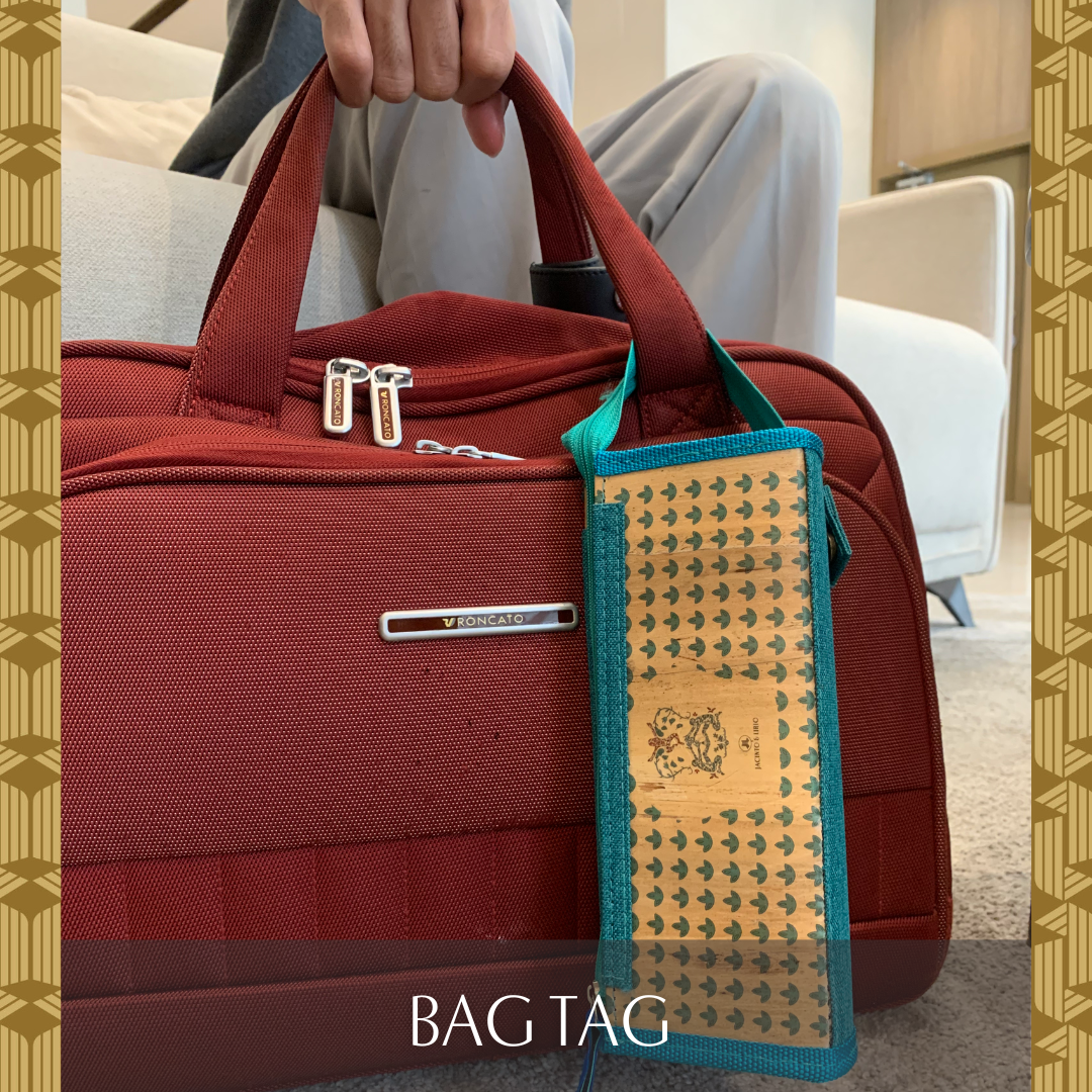 The Tatsulok Expandable Case in turquoise serves as an accessible bag tag for your small essentials.