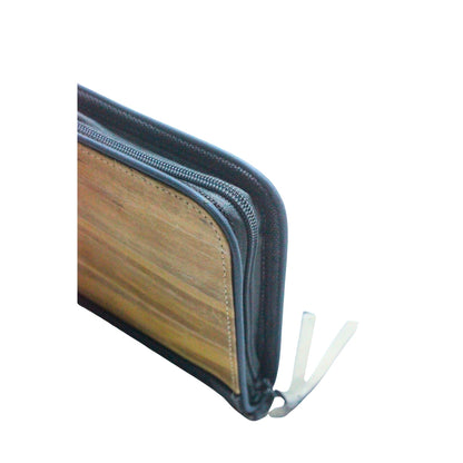 Gala Plain family passport holder daily planner close-up zipper view.