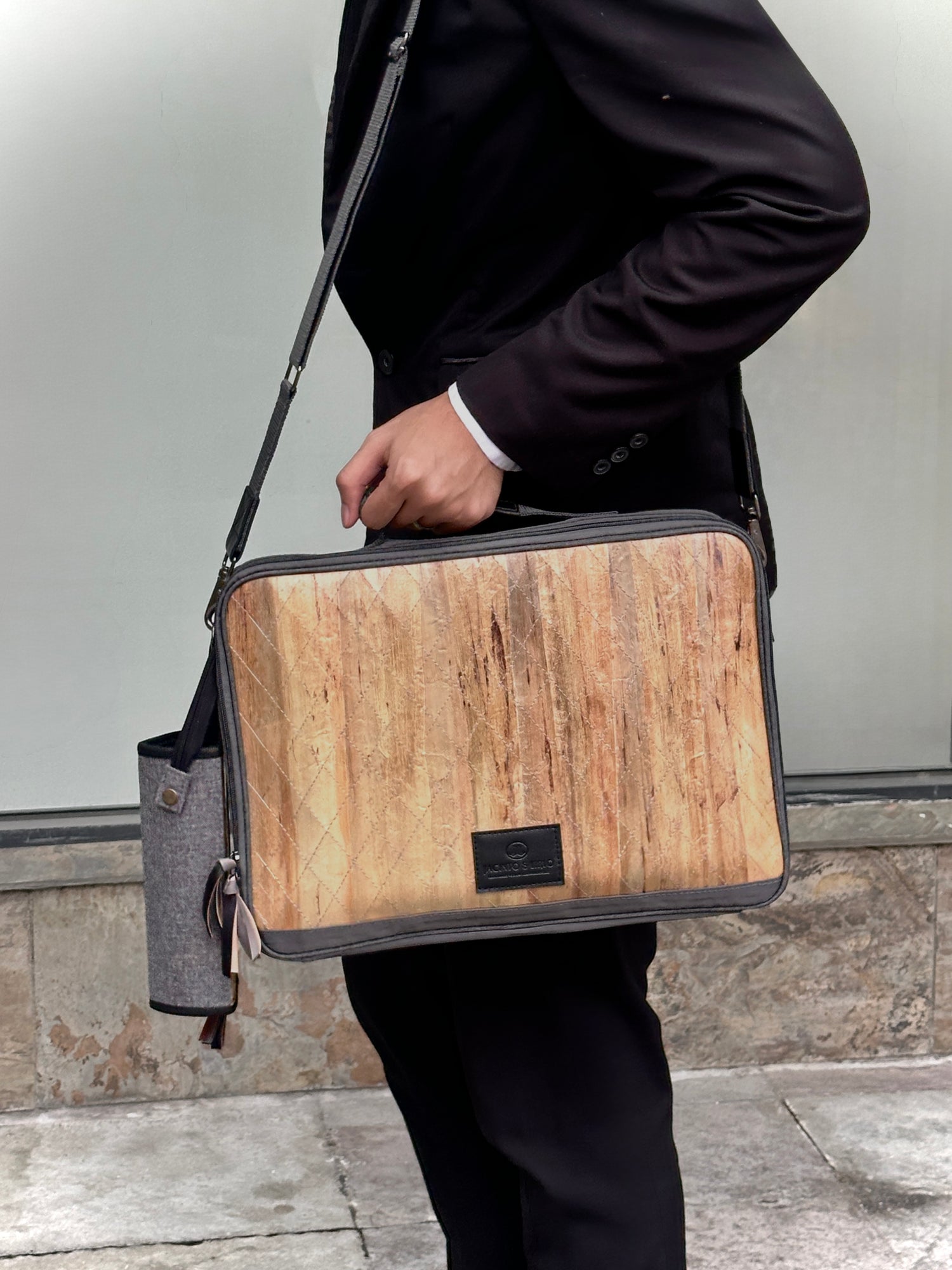 The Hiraya Laptop Bag has versatile carrying options which includes an over-the-shoulder sling and a hand strap for increased flexibility.