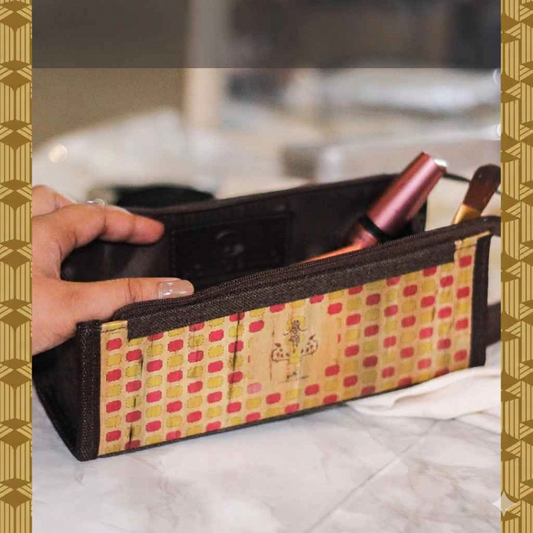 Tatsulok Sleek and Durable Portable Vegan Leather Makeup Bag, Makeup Bag, Jacinto & Lirio, Jacinto & Lirio. - Jacinto & Lirio