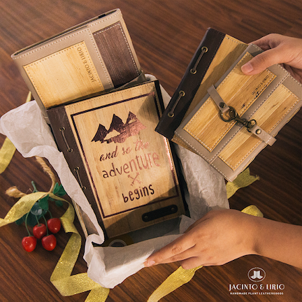 Scribblers' Holiday: Christmas Holiday Gift Set - Jacinto & Lirio