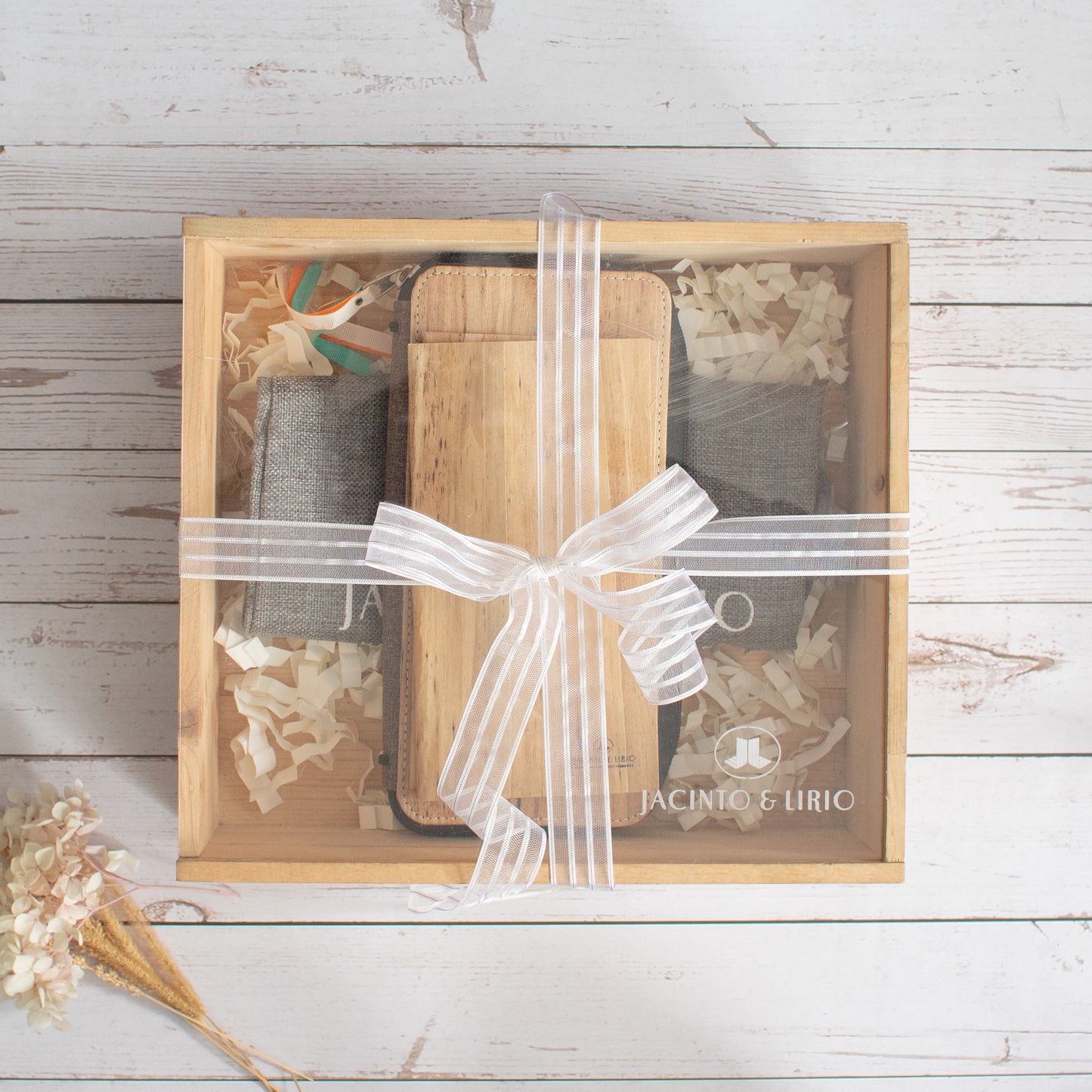 Customize Your Gift Box! - Jacinto & Lirio